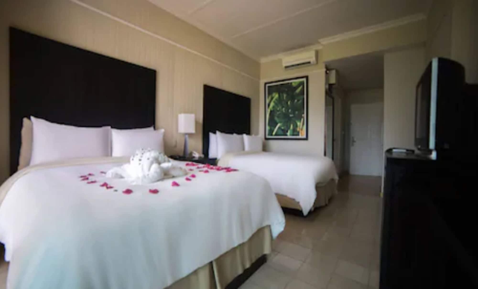 Playa Tortuga Hotel And Beach Resort Bocas del Toro Exterior foto