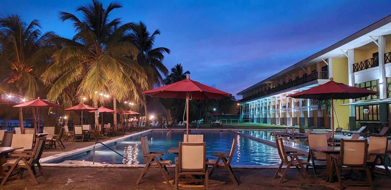 Playa Tortuga Hotel And Beach Resort Bocas del Toro Exterior foto
